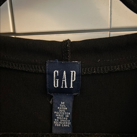 GAP Women's Black Zip-Up Hoodie - Picture 2 of 2